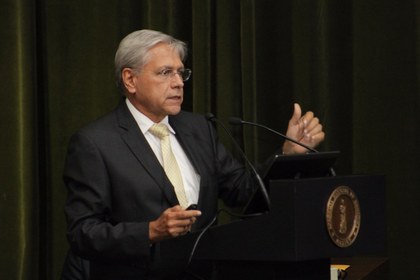 foto medicina universitaria de la UANL.JPG