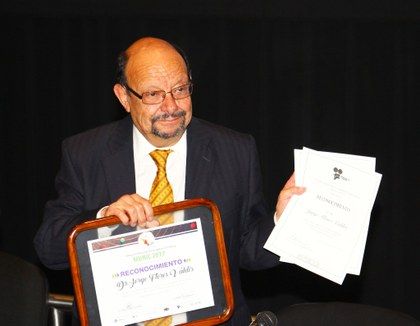 foto homenaje Jorge Flores.jpg