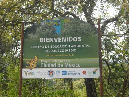Letrero_cerca_del_Centro_de_Educación_Ambiental_Ecoguardas.JPG
