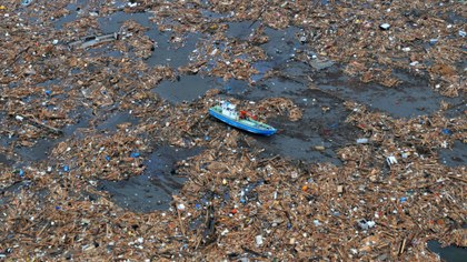 Economía Política-Gran-mancha-de-basura-en-el-Pacifico.jpg