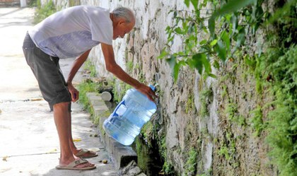 Carlos Carbajal:Elsur acapulco sin-agua-llena-garrafón-calle--1132x670.jpg